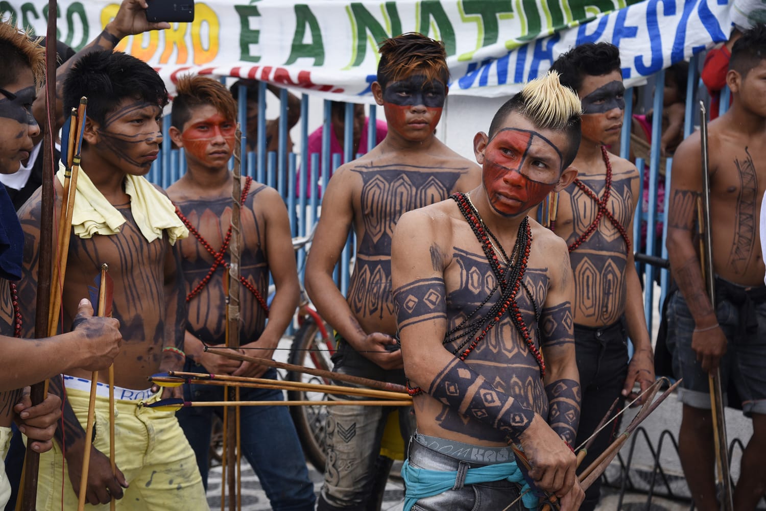 Protesto Munduruku contra exploração de madeira na Reserva Extrativista, Altamira, Pará